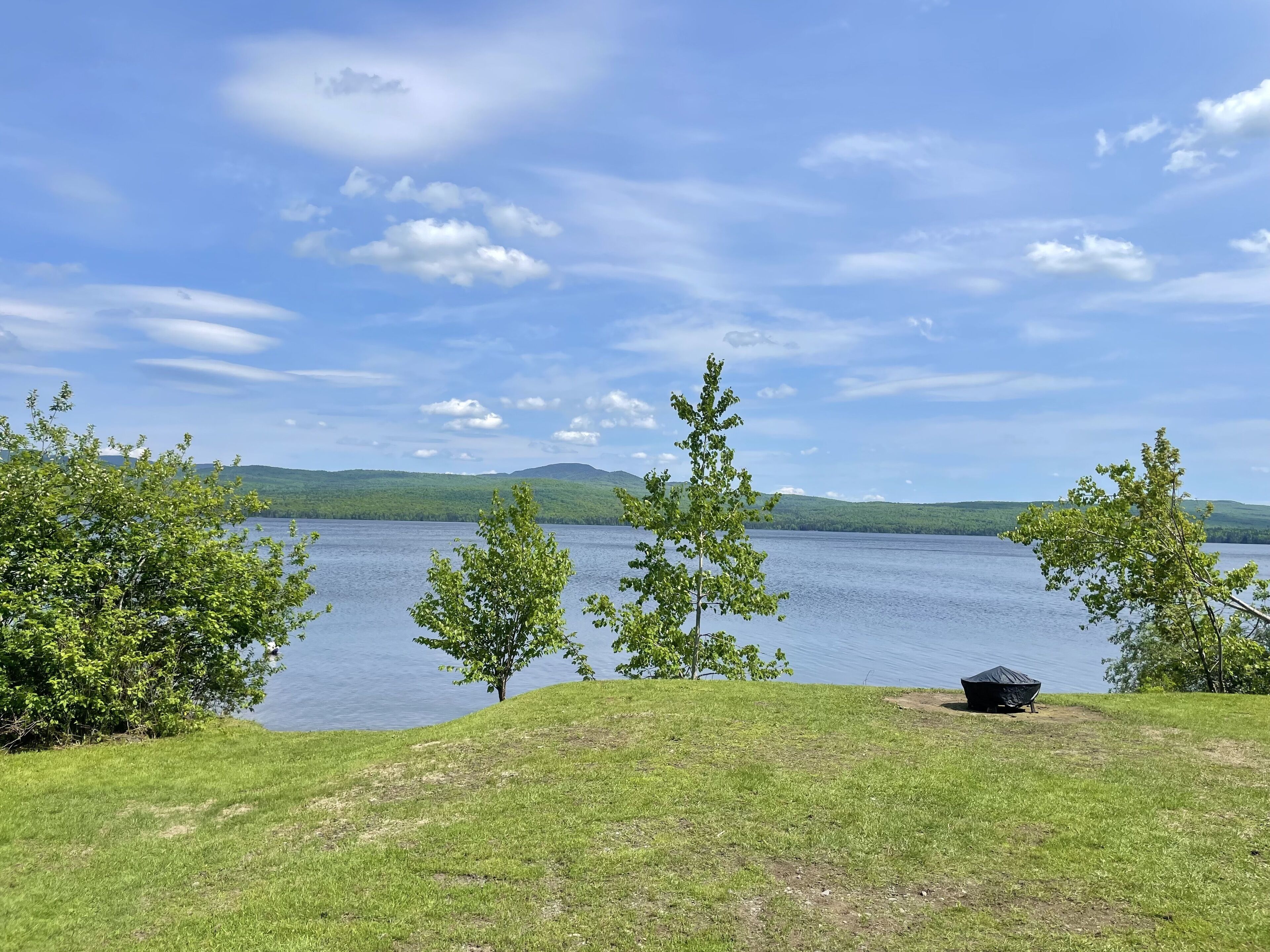 Large lake front cabin with rocky beach