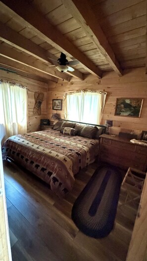 3 室のベッドルーム、旅行用ベビーベッド、WiFi (無料)、ベッドシーツ