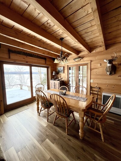 Large lake front cabin with mountain views!