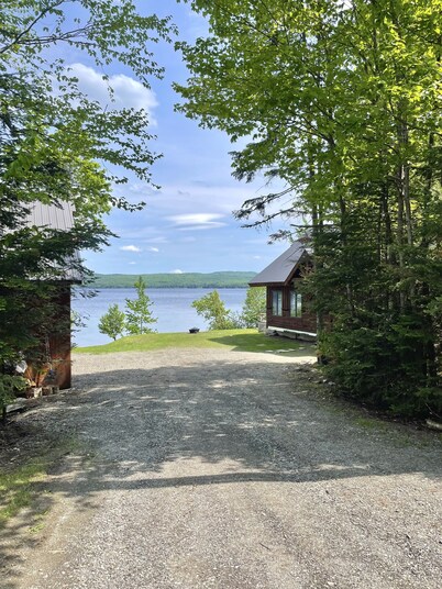 Large lake front cabin with mountain views!