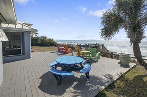 Outdoor dining - Gulf Front Home in Seagrove Beach, FL with 3 Bedrooms and 3 Bathrooms (Santa Rosa Beach)