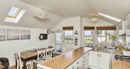 28 Marsh Road - a bungalow that sleeps 6 guests in 3 bedrooms