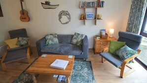 TV - Villa 23 -  a house that sleeps 4 guests  in 2 bedrooms (Wootton Bridge)