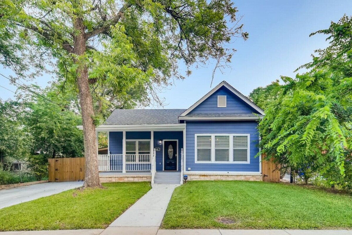 Beautifully Remodeled 4 BDRM / Mins to Pearl, River Walk, DT / Walk to Bars!