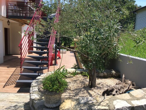 Appartement neuf de 100m2  indépendant situé entre océan et montagne.