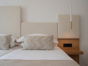 3 bedrooms, in-room safe, iron/ironing board, travel cot