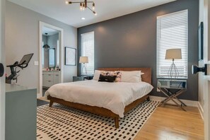 4 bedrooms, iron/ironing board, WiFi, bed sheets