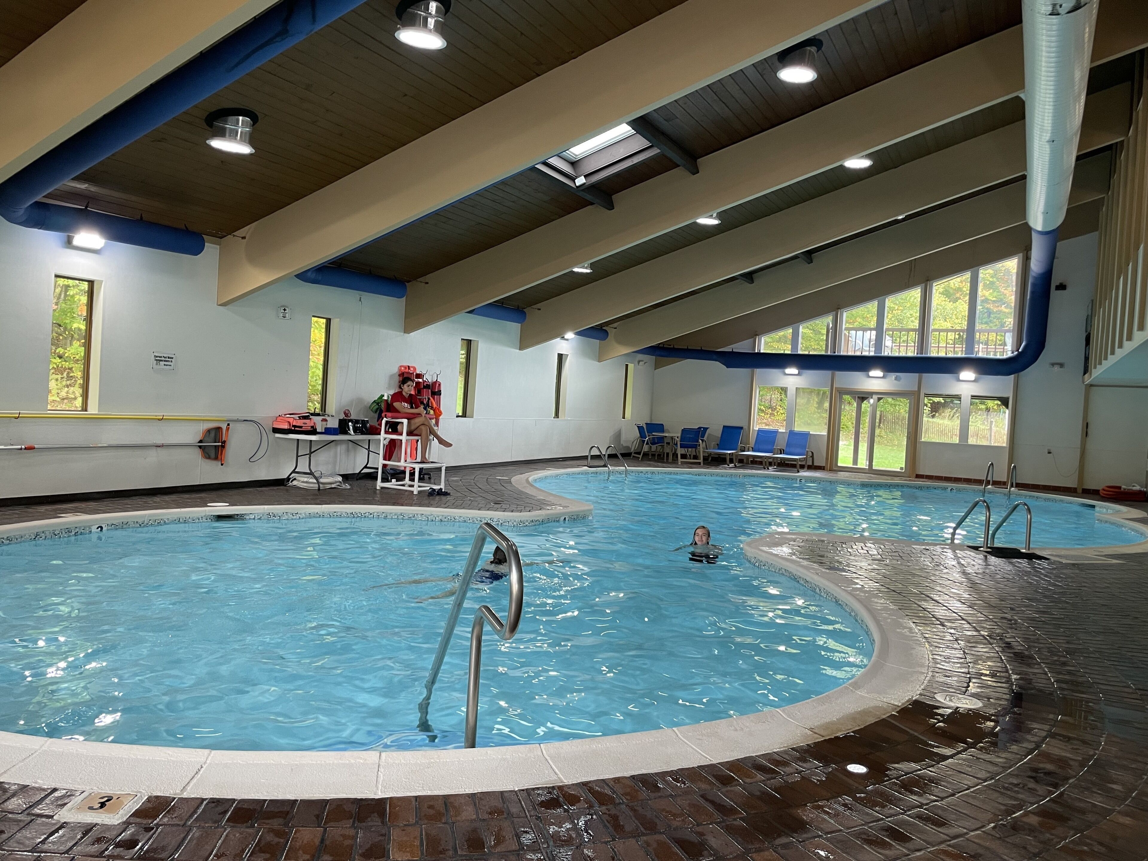 Sisäuima-allas, ulkouima-allas