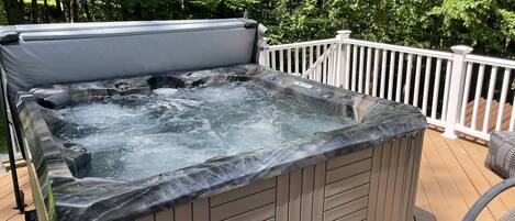 Tina de hidromasaje al aire libre