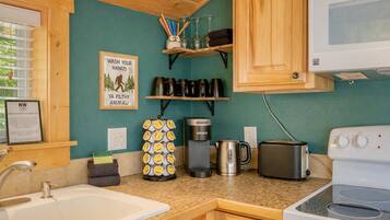 Køleskab, mikrobølgeovn, ovn, kogeplade