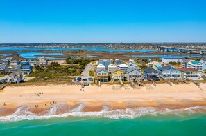 On the beach - Ocean front gem offering 6BR/5BA with direct beach access! (North Topsail Beach)
