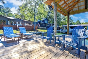Terrace/patio - Lake Front House on Quiet Cove (Eclectic)