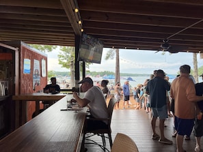 بار (في المنشاة)