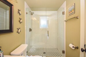 Bathtub, hair dryer, towels