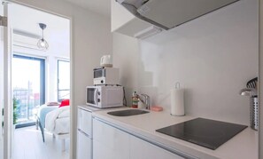 冰箱、微波炉、炉灶、厨具/餐具