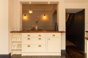 スーペリア ハウス 専用バスルーム (Langleigh Villa) | 共用キッチン | ハイチェア