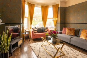 Maison supérieure, salle de bain privée (Langleigh Villa) | Bar-salon