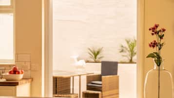 Superior House, Private Bathroom (Langleigh Villa) | Shared kitchen