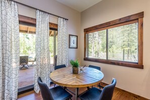 Dining - WARB10 - Gorgeous, Updated Home, Private Hot Tub, Air Condition and Ping Pong (Sunriver)