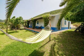Terrace/patio - Casa da Aldeia - sleeps up to 10 (Bordeira)