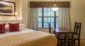 1 bedroom, free WiFi, bed sheets - Cozy Studio at The Falls Village for a couple looking for outdoor adventure (Branson)