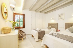 3 dormitorios, tabla de planchar con plancha, wifi gratis y ropa de cama