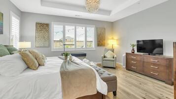 3 bedrooms, desk, iron/ironing board, travel crib