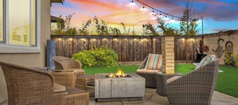 Modern-Fully Loaded-EV Charger-Big Yard-10 Min DT