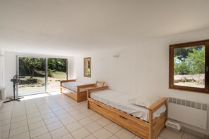 3 chambres, fer et planche Ă repasser, Wi-Fi gratuit, draps fournis