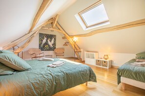 4 habitaciones, escritorio, tabla de planchar con plancha y wifi gratis 
