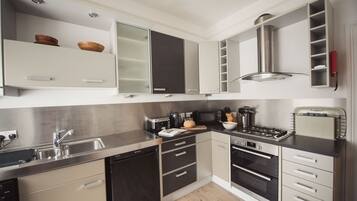 Cottage | Cucina privata | Frigorifero, lavastoviglie, pentole/stoviglie/utensili