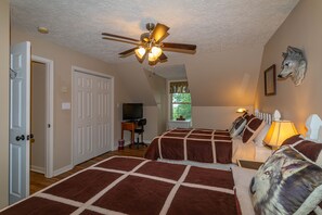 3 bedrooms, free WiFi, bed sheets, wheelchair access