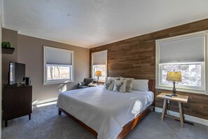 4 bedrooms, free WiFi, bed sheets - Sky High Chalet - Blowing Rock home with hot tub, pool table, bunk room, and fire pit (Blowing Rock)