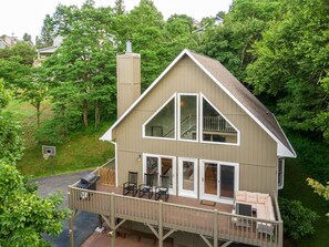 Exterior - Sky High Chalet - Blowing Rock home with hot tub, pool table, bunk room, and fire pit (Blowing Rock)