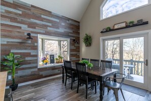 Dining - Sky High Chalet - Blowing Rock home with hot tub, pool table, bunk room, and fire pit (Blowing Rock)