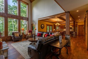 TV, fireplace, foosball - White Eagle Lodge - Eagles Nest Village home - views, game room, pet friendly (Banner Elk)