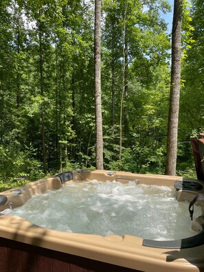 Outdoor spa tub - Covered Porch -  Fire  Pit - Charcoal Grill (Bryson City)