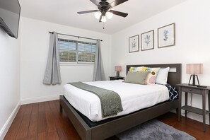 4 bedrooms, desk, iron/ironing board, travel cot