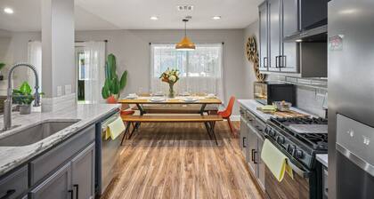 Top-Rated Modern Family Oasis — Pool & Mini Golf