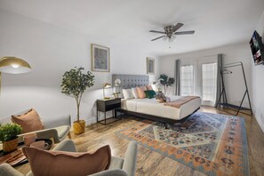 4 bedrooms, desk, iron/ironing board, travel crib