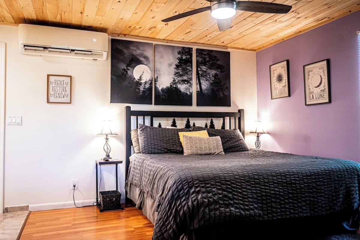 1 slaapkamer, een strijkplank/strijkijzer, gratis wifi, beddengoed