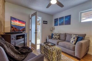 Een smart-tv en een open haard