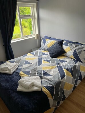 5 habitaciones, tabla de planchar con plancha y wifi gratis