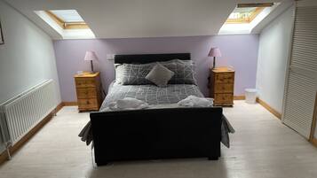 5 slaapkamers, een strijkplank/strijkijzer, gratis wifi, beddengoed