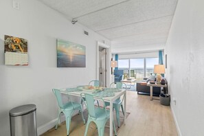Dining - Oceanfront w/ Pool - Safe, clean and Quiet (Jacksonville Beach)