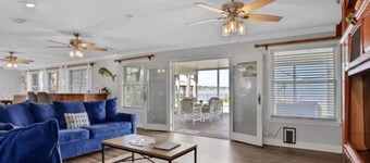 Peaceful Island Retreat - Heated Pool - Sleeps 10