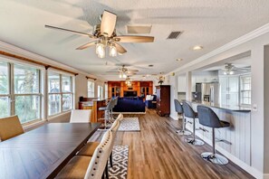 Dining - Peaceful Island Retreat - Heated Pool - Sleeps 10 (Jacksonville)