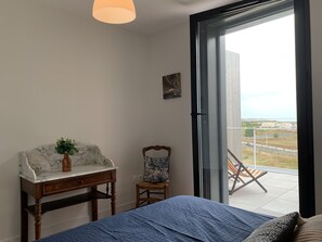 1 bedroom, bed sheets