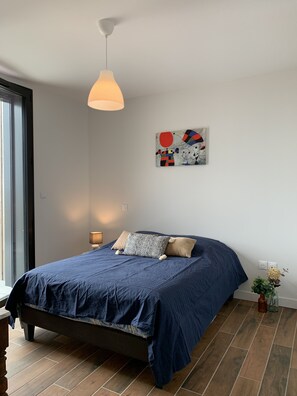 1 bedroom, bed sheets