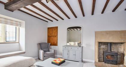 Postman's Knock - a magnificent family friendly Grade II listed cottage in the heart of a quiet vill